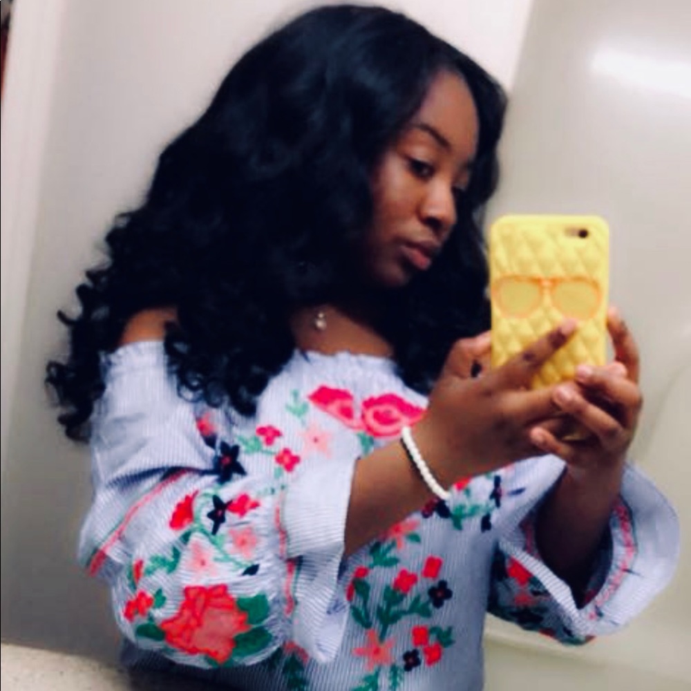 CROWN & IVY OFF THE SHOULDER TOP 💗